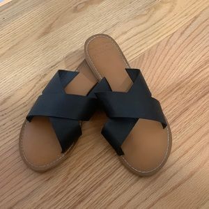 Abercrombie black sandals!